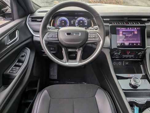 New 2025 Jeep Grand Cherokee L Altitude image 14