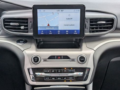 Used 2022 Ford Explorer XLT w/ Equipment Group 202A AWD/4WD image 18