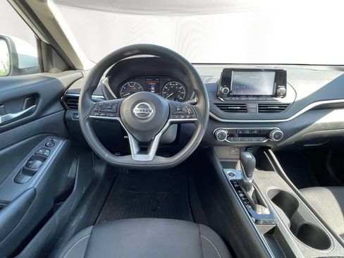 Used 2022 Nissan Altima 2.5 S FWD image 11