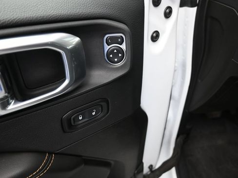 Used 2024 Jeep Wrangler Unlimited Sahara w/ Technology Group AWD/4WD image 15