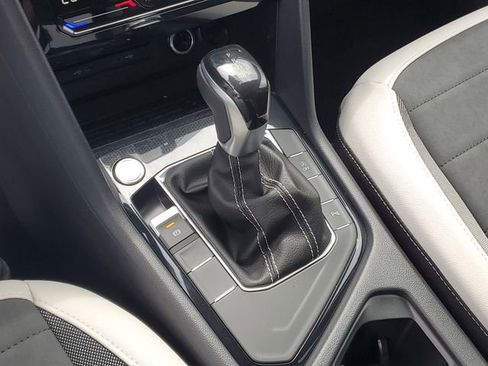 New 2025 Volkswagen Taos SE image 22