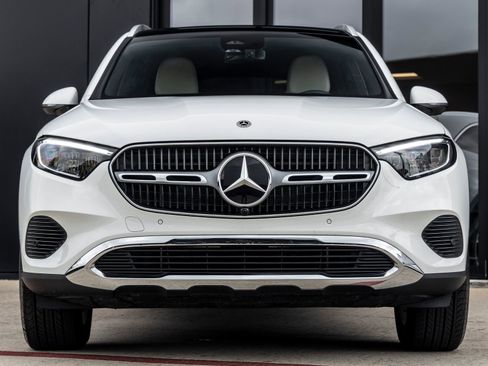 Used 2025 Mercedes-Benz GLC 300 image 4