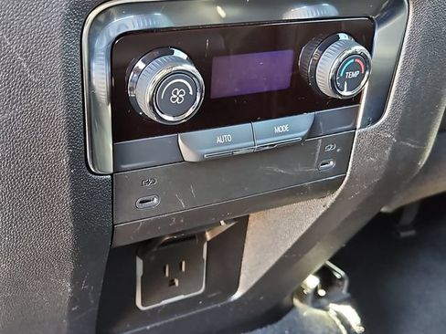 Used 2025 Chevrolet Suburban Z71 AWD/4WD image 44