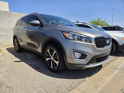 Used 2016 Kia Sorento EX w/ EX Premium Package image 2