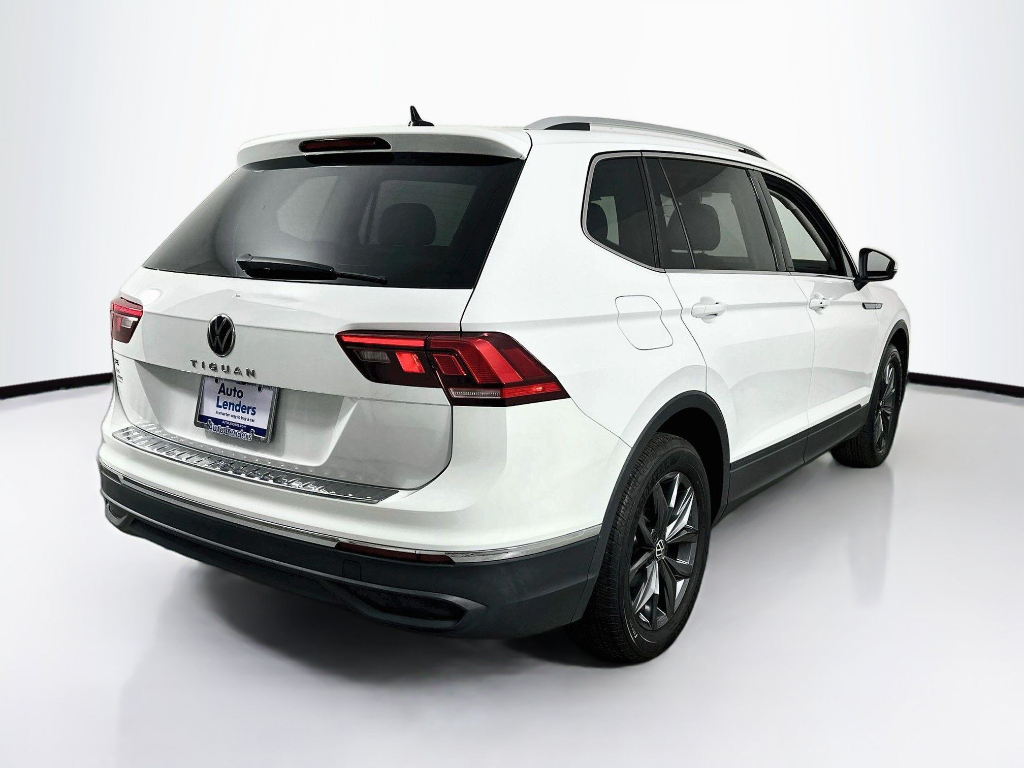 Used 2022 Volkswagen Tiguan SE FWD image 5