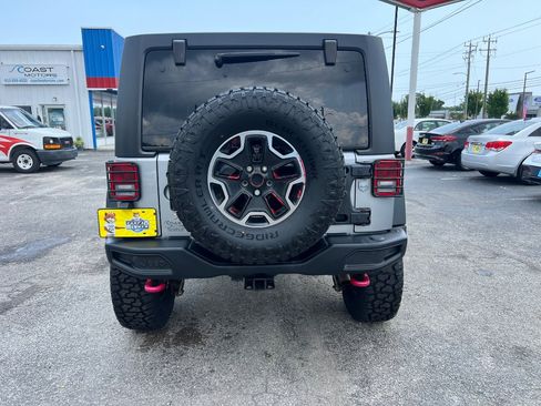 Used 2015 Jeep Wrangler Unlimited Rubicon AWD/4WD image 4
