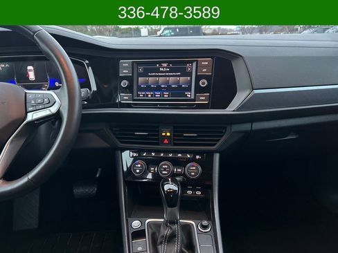 Used 2024 Volkswagen Jetta SE image 17