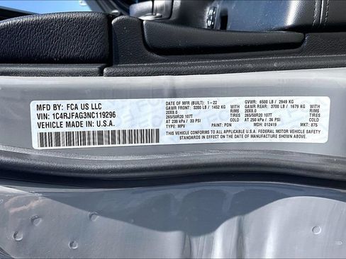 Certified 2022 Jeep Grand Cherokee Laredo X AWD/4WD image 33