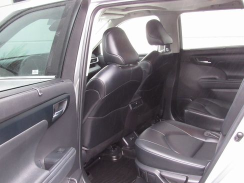 Certified 2022 Toyota Highlander XLE image 14