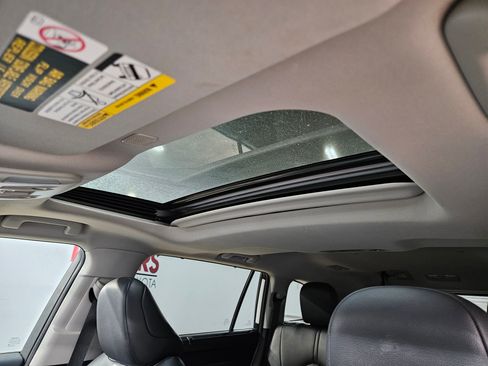 Certified 2025 Toyota Highlander XLE image 25