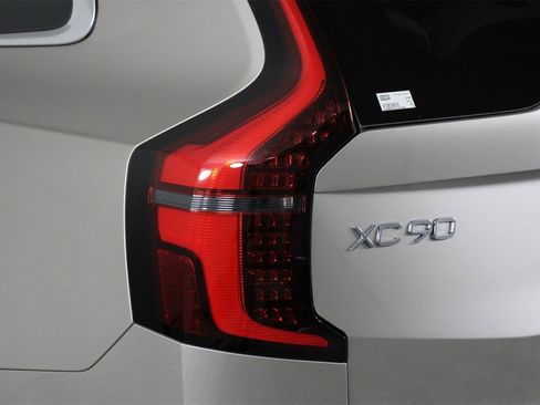 New 2026 Volvo XC90 T8 Plus w/ Protection Package Premier image 15