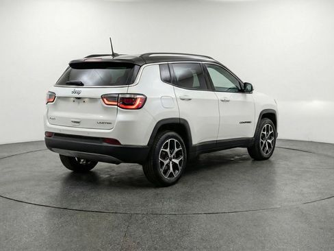 Used 2025 Jeep Compass Limited image 9