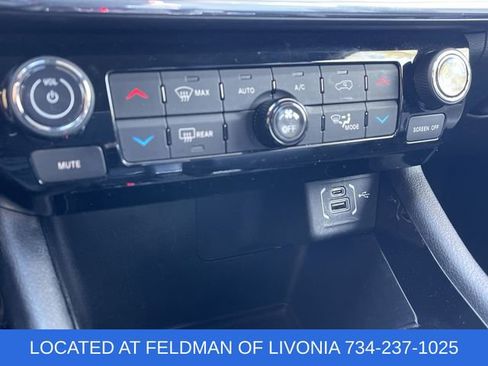 Used 2024 Jeep Compass Limited image 17