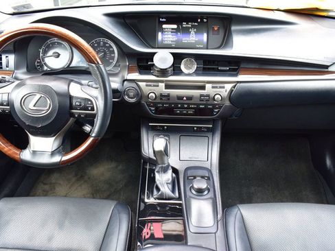 Used 2017 Lexus ES 350 w/ Premium Package image 27