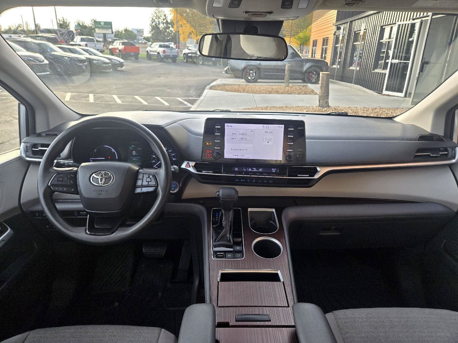 Used 2023 Toyota Sienna LE FWD image 16