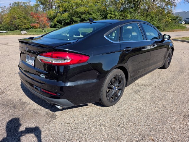Used 2019 Ford Fusion SE w/ Equipment Group 151A FWD image 2