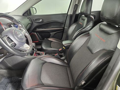 Used 2019 Jeep Compass Trailhawk w/ Cold Weather Group AWD/4WD image 17