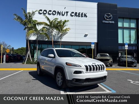Used 2017 Jeep Cherokee Latitude image 1