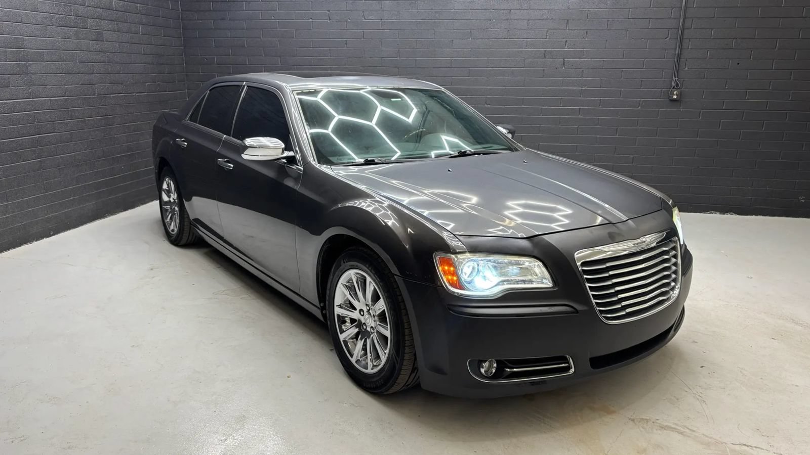 Used 2013 Chrysler 300 C RWD image 1