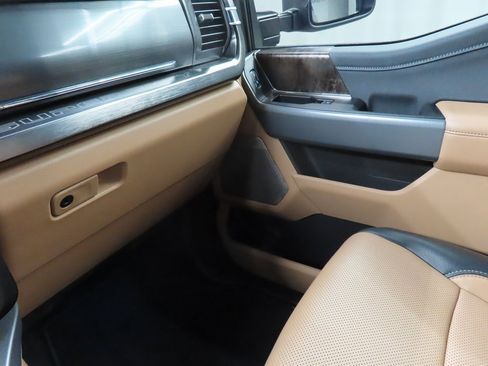 Used 2024 Ford F250 Lariat w/ Black Appearance Package image 26