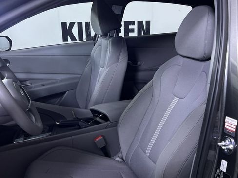Used 2025 Hyundai Elantra SE image 13