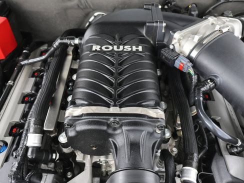 Used 2012 Ford Mustang GT Premium w/ HID Headlamps & Security Pkg RWD image 18