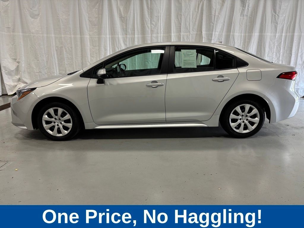 Used 2026 Toyota Corolla LE FWD image 4