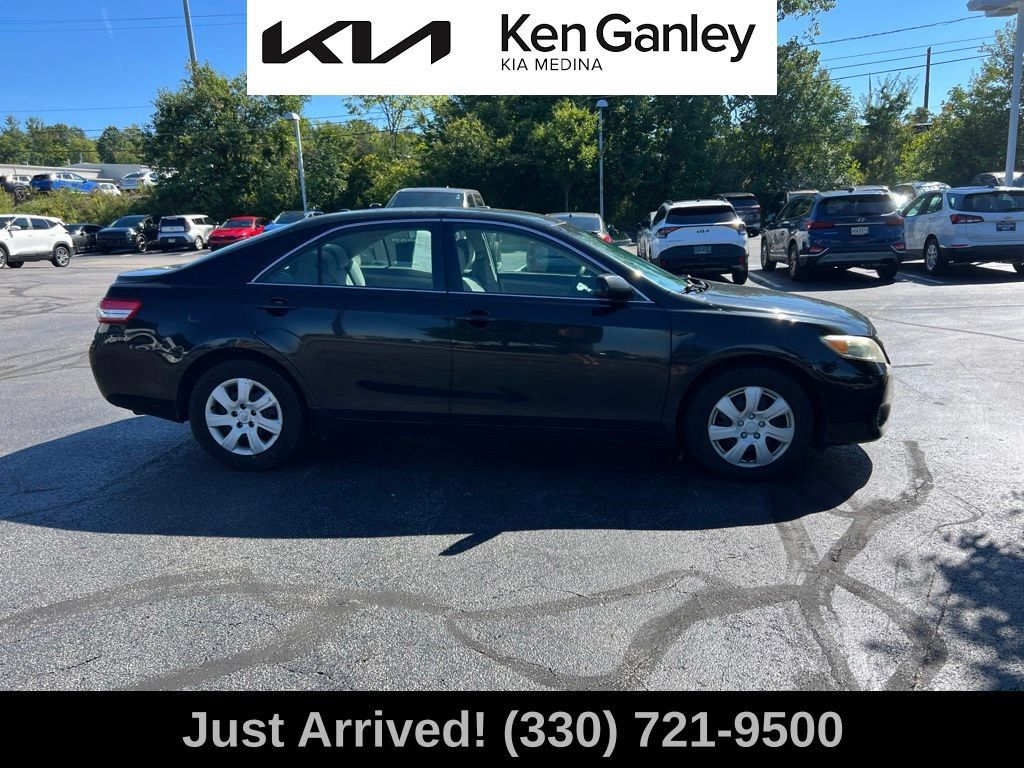 Used 2011 Toyota Camry LE FWD image 4