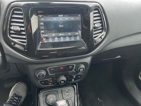 Used 2018 Jeep Compass Latitude w/ Popular Equipment Group image 10