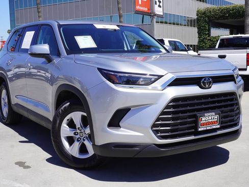 Certified 2025 Toyota Grand Highlander FWD image 2