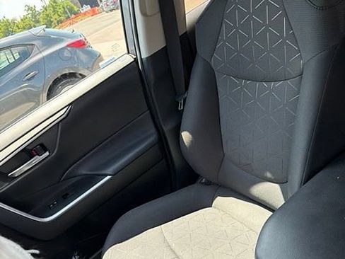 Used 2021 Toyota RAV4 XLE AWD/4WD image 11