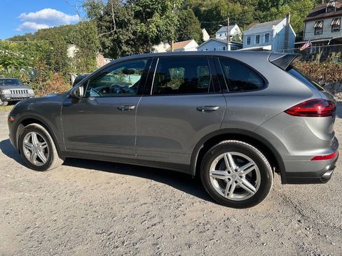 Used 2016 Porsche Cayenne AWD/4WD image 6
