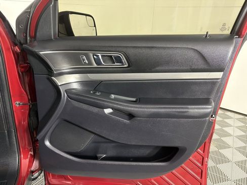 Used 2018 Ford Explorer XLT w/ Equipment Group 201A image 31