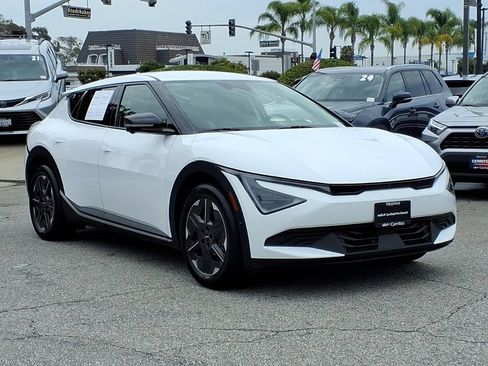 Certified 2025 Kia EV6 Light w/ Light LR Technology Package RWD image 3
