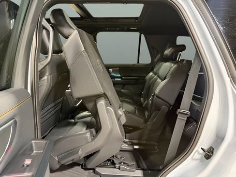 Used 2025 Ford Expedition Tremor AWD/4WD image 43