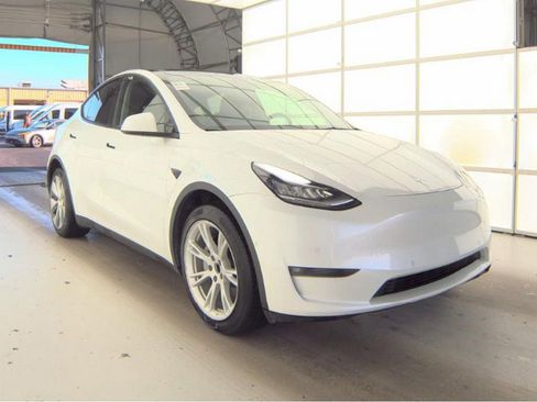 Used 2022 Tesla Model Y Long Range AWD/4WD image 4