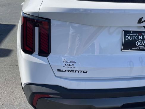 Used 2025 Kia Sorento SX image 12