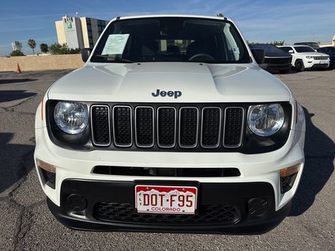Used 2023 Jeep Renegade Latitude image 2