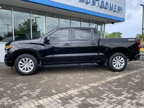 Used 2023 Chevrolet Silverado 1500 Custom AWD/4WD image 2