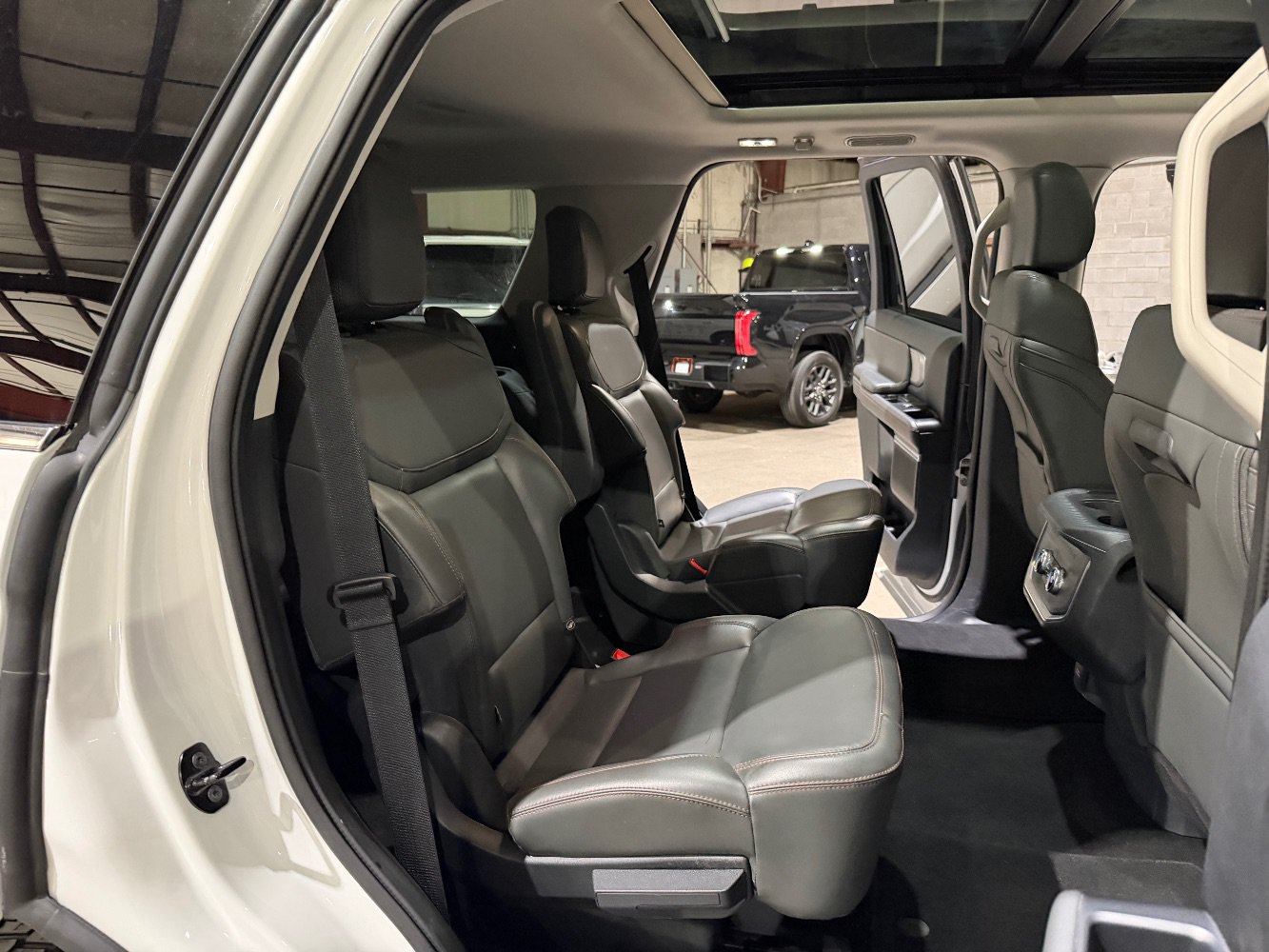 Used 2025 Ford Expedition Active AWD/4WD image 24