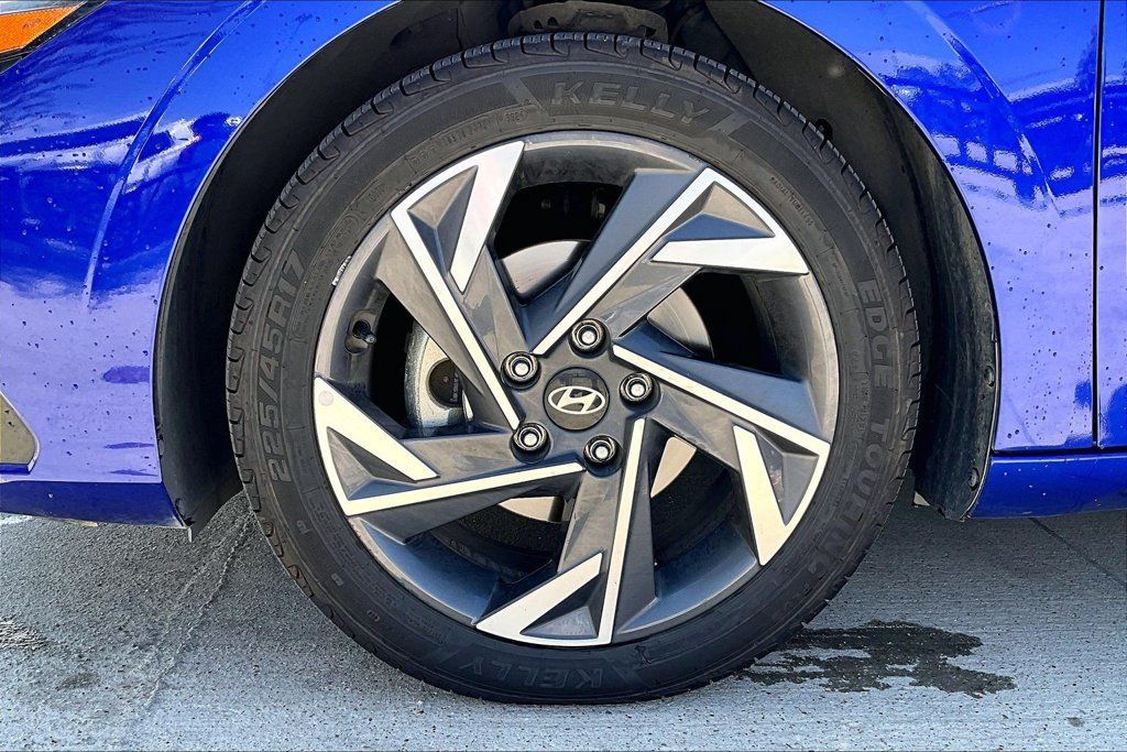 Used 2024 Hyundai Elantra Limited FWD image 11