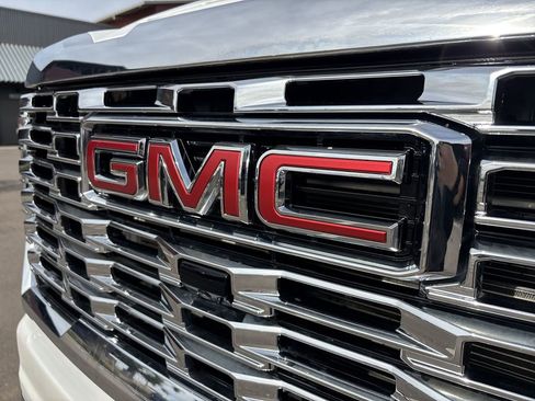 Used 2024 GMC Sierra 3500 Denali w/ Denali Reserve Package image 32