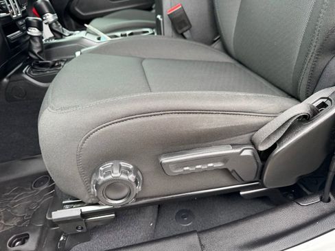 Used 2022 Jeep Wrangler Sport S image 13