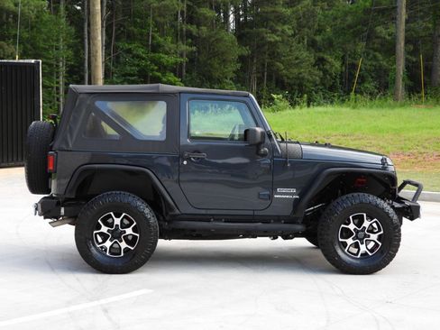 Used 2017 Jeep Wrangler Sport S AWD/4WD image 34