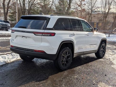 New 2025 Jeep Grand Cherokee Altitude image 3