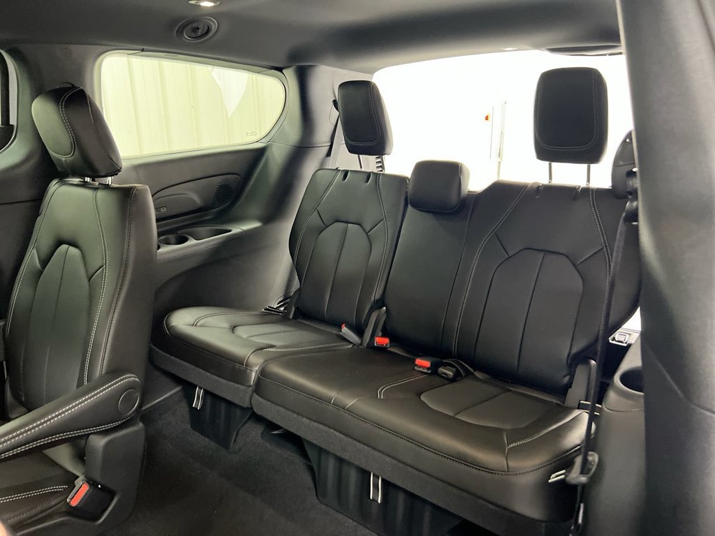 New 2027 Chrysler Pacifica Select w/ Family Tech Group AWD/4WD image 24