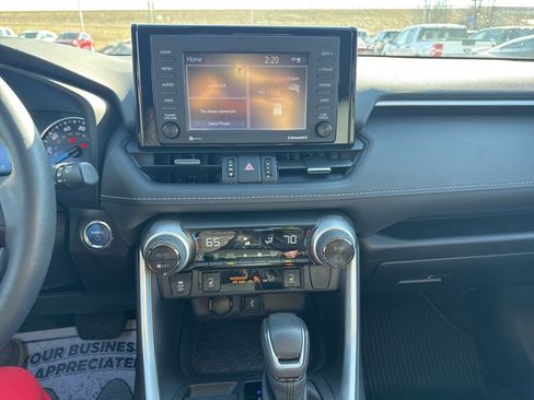 Used 2022 Toyota RAV4 XLE Premium image 3