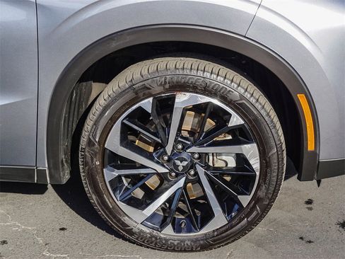 Used 2024 Mitsubishi Outlander SE image 9