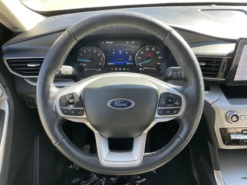 Used 2022 Ford Explorer XLT image 15