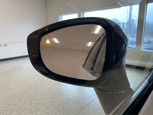 Used 2024 Chrysler Pacifica Touring-L image 37